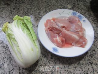 鸡腿肉炒娃娃菜的做法步调：1