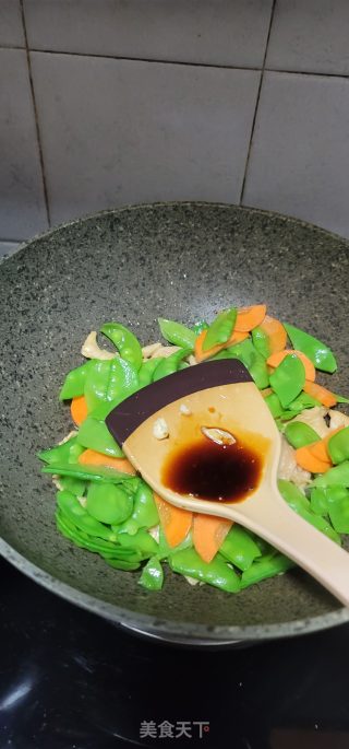 鸡胸肉炒荷兰豆的做法步调：11