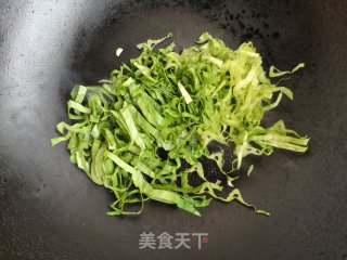 豆渣炒油麦菜的做法步调：4