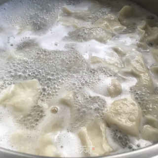干拌利剑菜陈肉火饺的做法步调：11