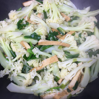 喷鼻干炒花菜的做法步调：7