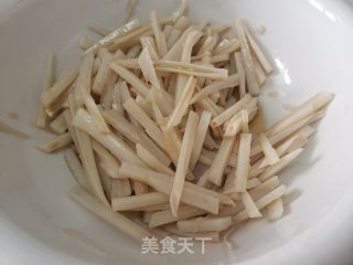 凉拌莲条的做法步调：5