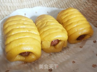 北瓜毛毛虫腊肠花卷的做法步调：9