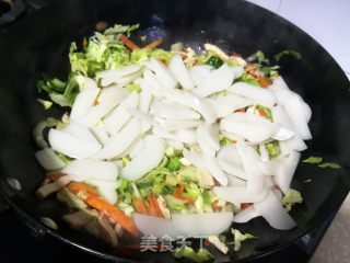 肉丝包心菜炒年糕的做法步调：8