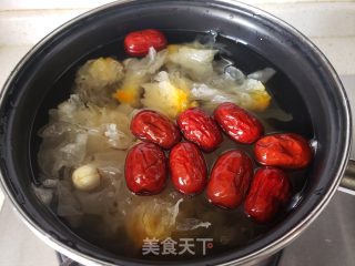 银耳白枣莲籽汤的做法步调：5