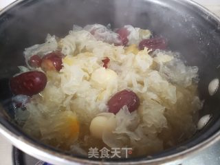 银耳白枣莲籽汤的做法步调：6