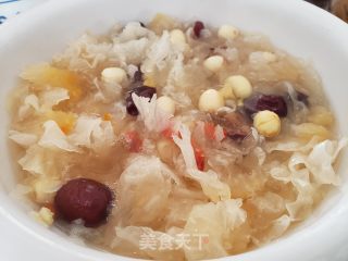 银耳白枣莲籽汤的做法步调：7