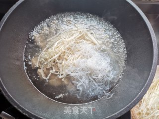 金针菇粉丝汤的做法步调：5