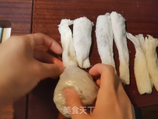 竹荪虾滑煲的做法步调：15