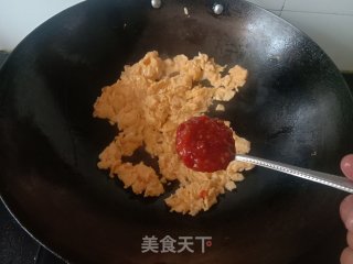喷鼻菜炒鸡蛋的做法步调：3