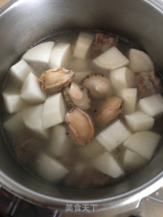 利剑萝卜鲍鱼排骨汤的做法步调：6