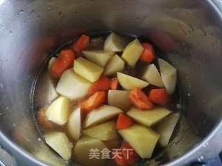 胡萝卜土豆炖排骨的做法步调：5