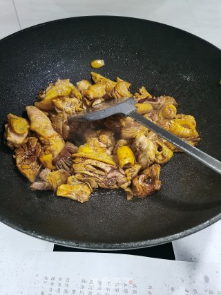 毛毛薯焖鸡肉的做法步调：7