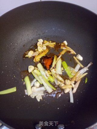 干锅虾仁的做法步调：7