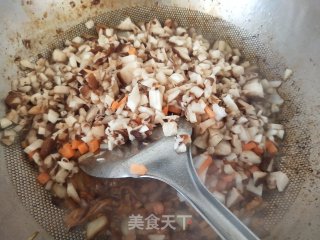 喷鼻菇肉酱的做法步调：5