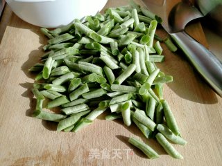 无筋豆炒肉丝的做法步调：1