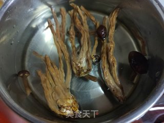 棒骨玉米汤的做法步调：3