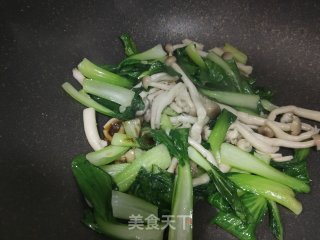 利剑玉菇炒油菜的做法步调：8