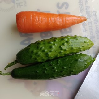 黄瓜炒虾仁的做法步调：1