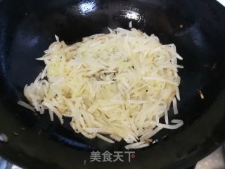 萝卜炒粉丝的做法步调：4