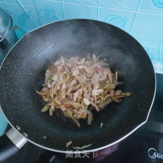 榨菜炒肉丝的做法步调：7