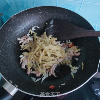 榨菜炒肉丝的做法步调：6