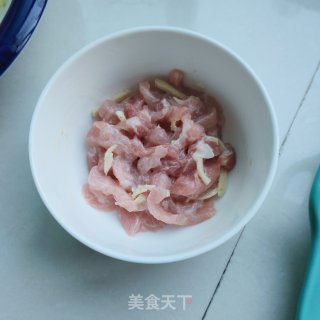 榨菜炒肉丝的做法步调：2