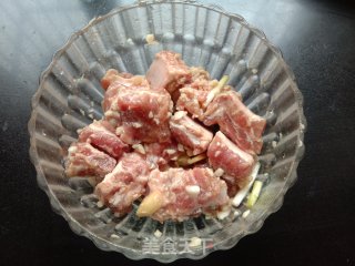 喷鼻酥排骨的做法步调：3