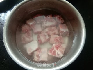 喷鼻酥排骨的做法步调：1