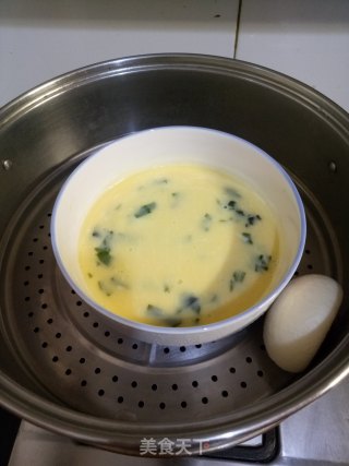 裙带菜虾仁蒸蛋羹的做法步调：5