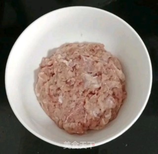 猪肉木耳酿苦瓜的做法步调：3