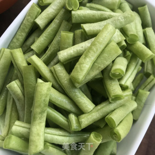 煸炒豆角的做法步调：4