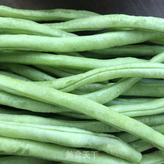 煸炒豆角的做法步调：1