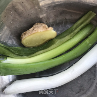 煸炒豆角的做法步调：3