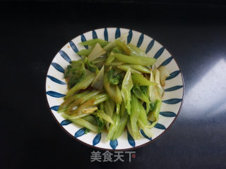 西芹拌桃仁的做法步调：9