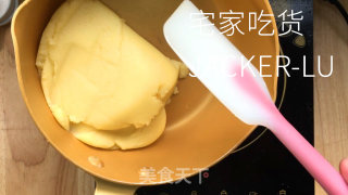 根底闪电泡芙，中壳又喷鼻又坚，奶油馅甘美浓重，非常值得一试。的做法步调：4