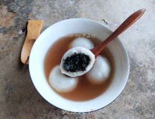 花死芝麻蜂蜜汤圆的做法步调：14