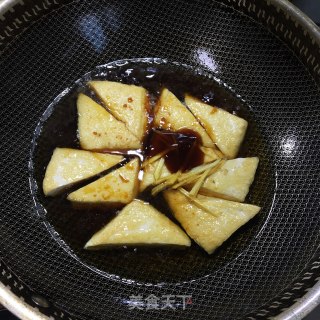 木耳金针菇炖豆腐的做法步调：3