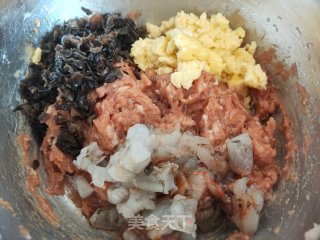 猪肉韭菜三陈火饺的做法步调：11