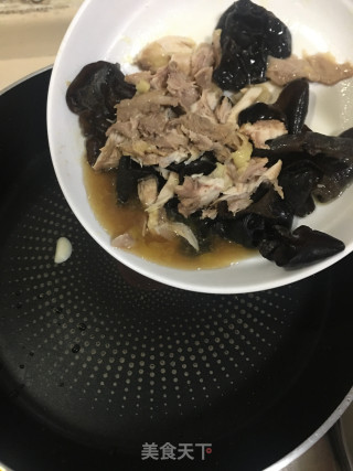 辣椒蒜苗炒鸡丝的做法步调：4