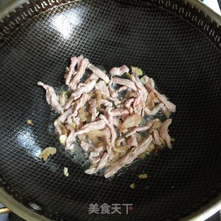 肉丝炒胡萝卜云豆的做法步调：3