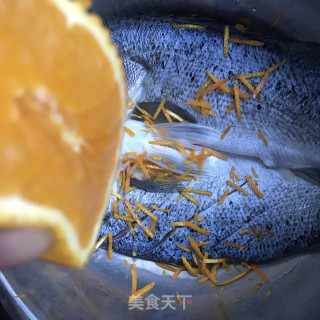 盐煎海鲈鱼的做法步调：5
