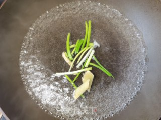 油泼扇贝肉的做法步调：3