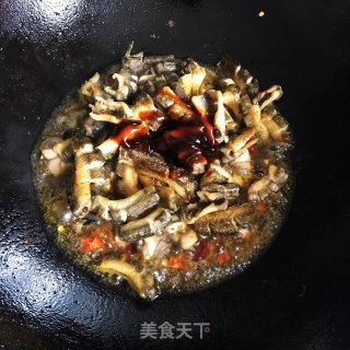 螺蛳肉烧泥鳅的做法步调：5