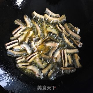 螺蛳肉烧泥鳅的做法步调：2