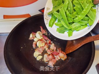 腊肉炒荷兰豆的做法步调：6