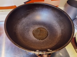 腊肉炒荷兰豆的做法步调：2