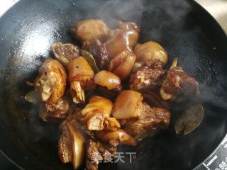 白焖羊蹄的做法步调：7