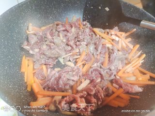胡萝卜炒牛肉的做法步调：4