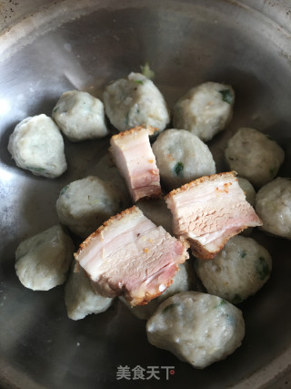青萝卜鱼丸汤的做法步调：3